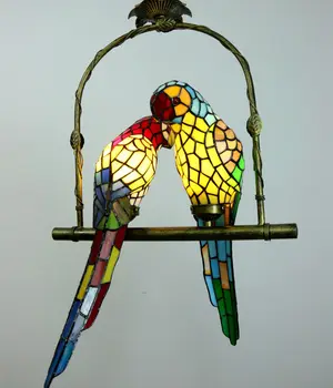 Реколта стъклен полилей Тифани светлина на две папагали, птици тавана лампа, окачена лампа за спалня балкон на хола